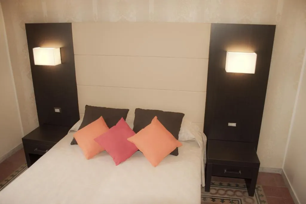 Laterani Suite Roma 2*,