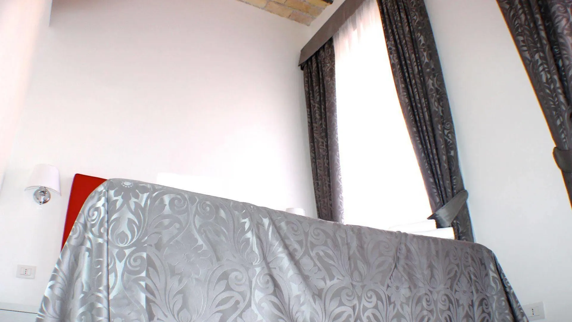 Laterani Suite Roma 2*,